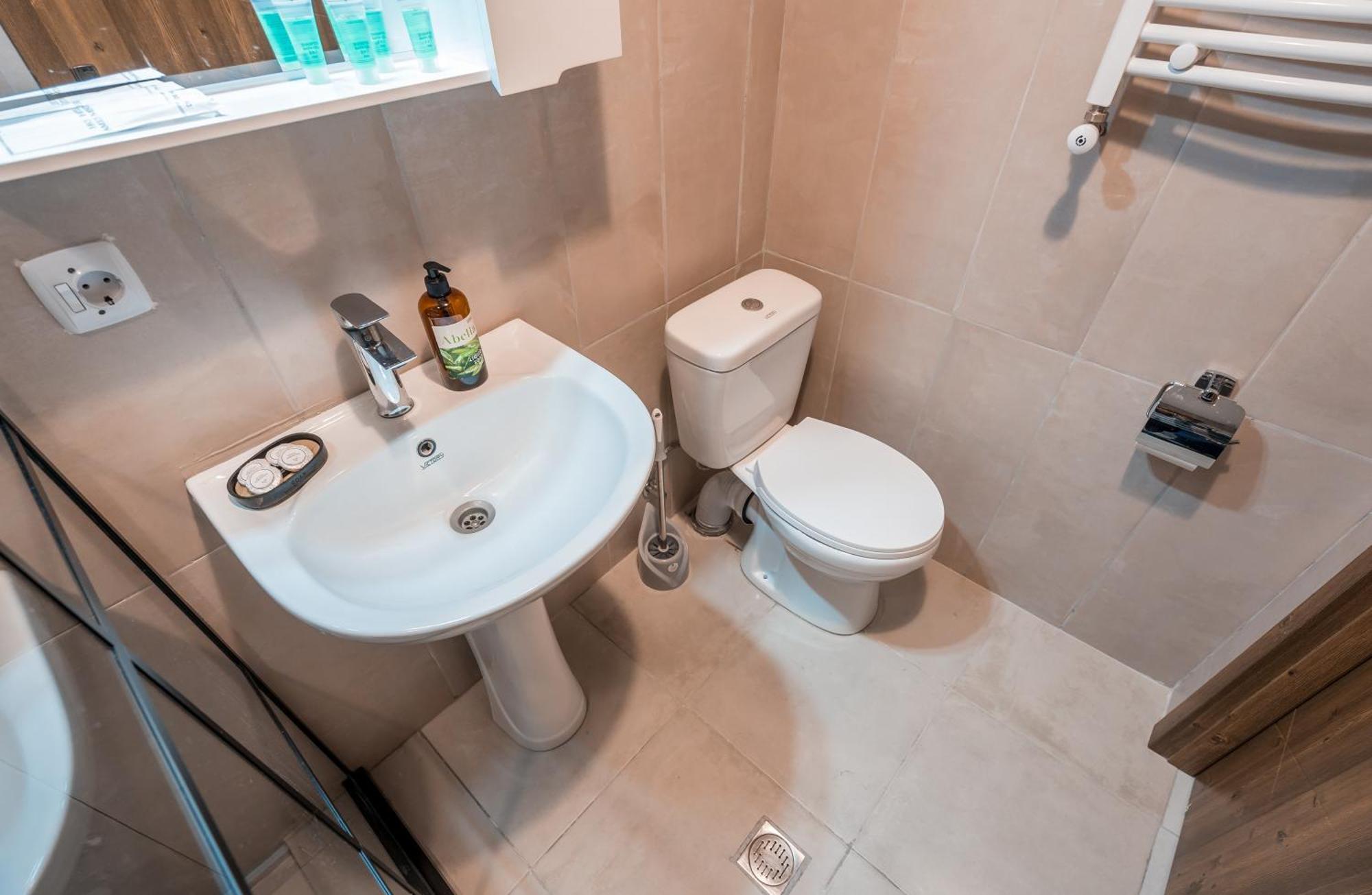 Your Cozy In Old Apartment Tbilisi
